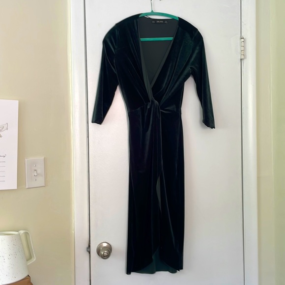 Dark green Zara velvet dress with slit - Picture 1 of 3